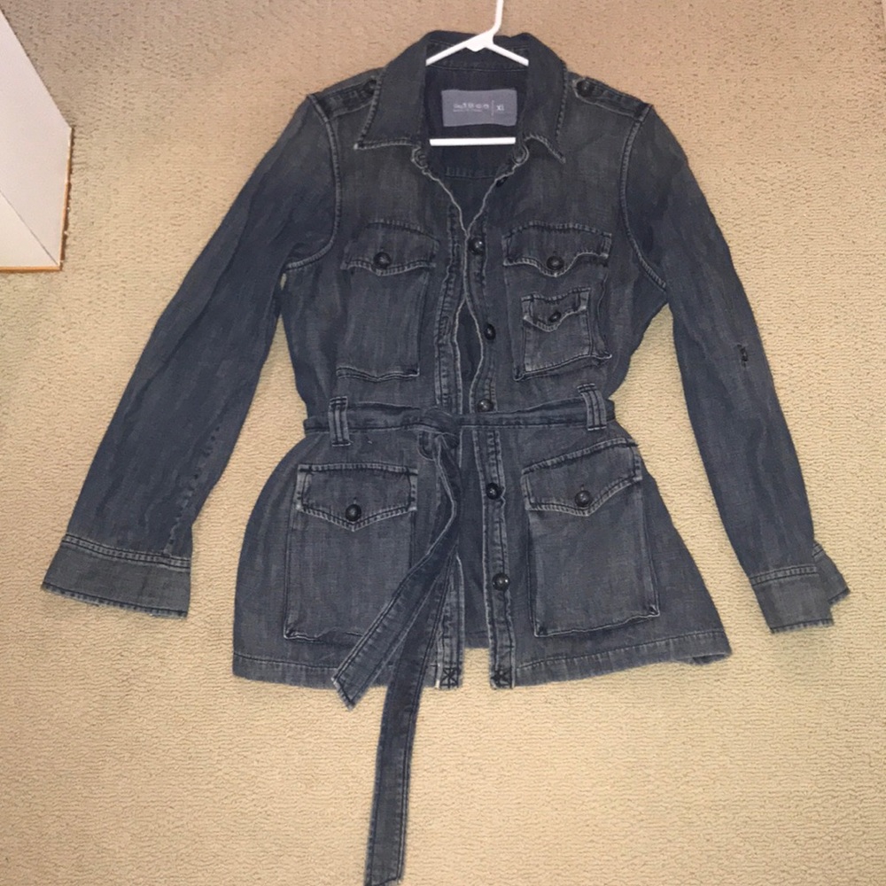 XL gap jean jacket